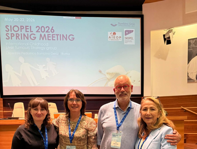 na zdjęciu od lewej: SIOPEL_zdjęcie z konferencji dr n.med. Hanna Garnier (koordynator badania POLPHITT/POLSTS) prof. dr hab. n. med. Ewa Iżycka-Święszewska (patomorfolog badania POLPHITT) prof. dr hab. dr n. med. Piotr Czauderna (badacz główny badania POLPHITT/POLSTS)